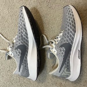 Nike sneakers - size 6.5 - only worn a few times